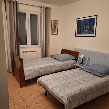 Holiday home Belle Maison Jardin Piscine Pres Avignon Villeneuve-les-Avignon
