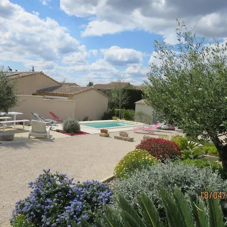 Belle Maison Jardin Piscine Pres Avignon Holiday home
