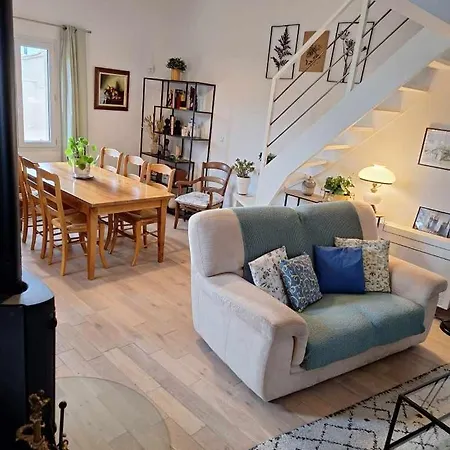 Holiday home Belle Maison Jardin Piscine Pres Avignon Villeneuve-les-Avignon