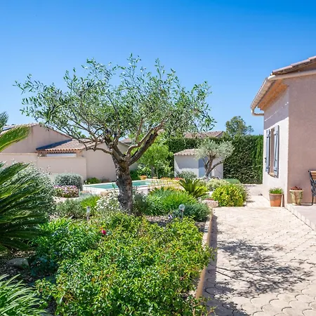 Holiday home Belle Maison Jardin Piscine Pres Avignon